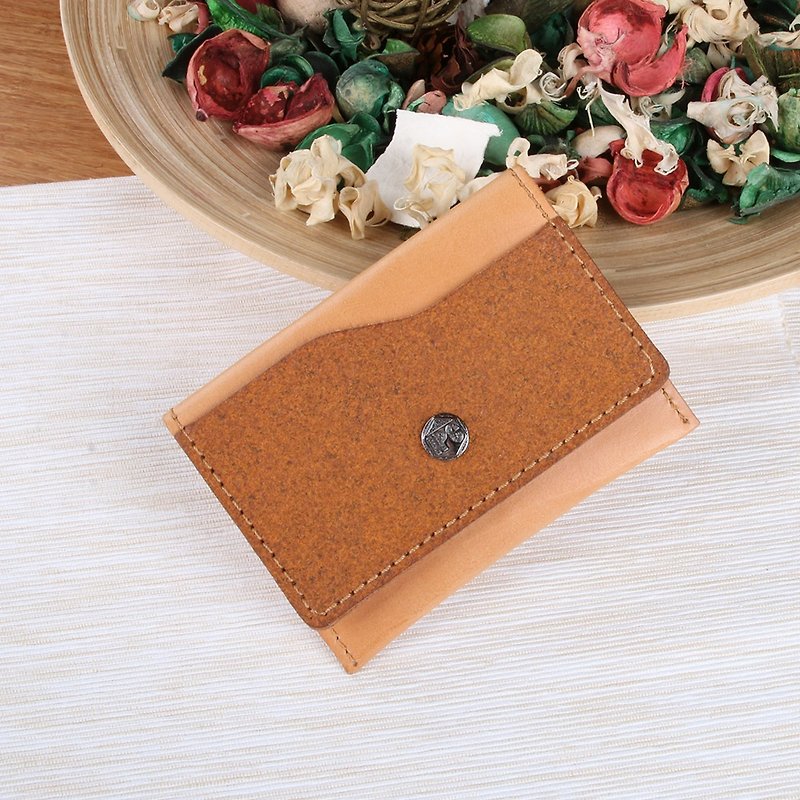 【Iron Material】Vegetable Tanned Leather Business Card Holder - ที่เก็บนามบัตร - หนังแท้ สีนำ้ตาล