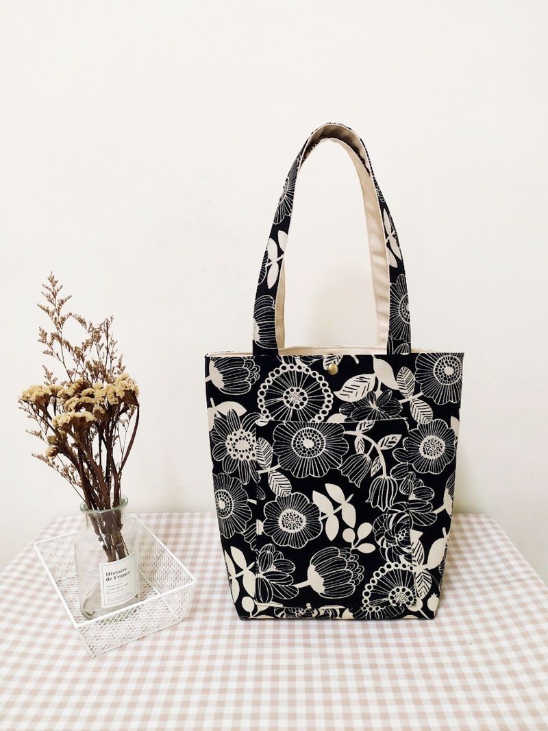 Xiaoman series/Mother bag shoulder bag/Tote bag/Black ball style/Limited out-of-print product - กระเป๋าถือ - ผ้าฝ้าย/ผ้าลินิน สีดำ