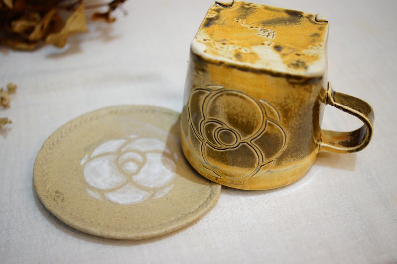 Handcrafted kohiki cup and saucer set, perfect for afternoon tea. - แก้วมัค/แก้วกาแฟ - ดินเผา ขาว