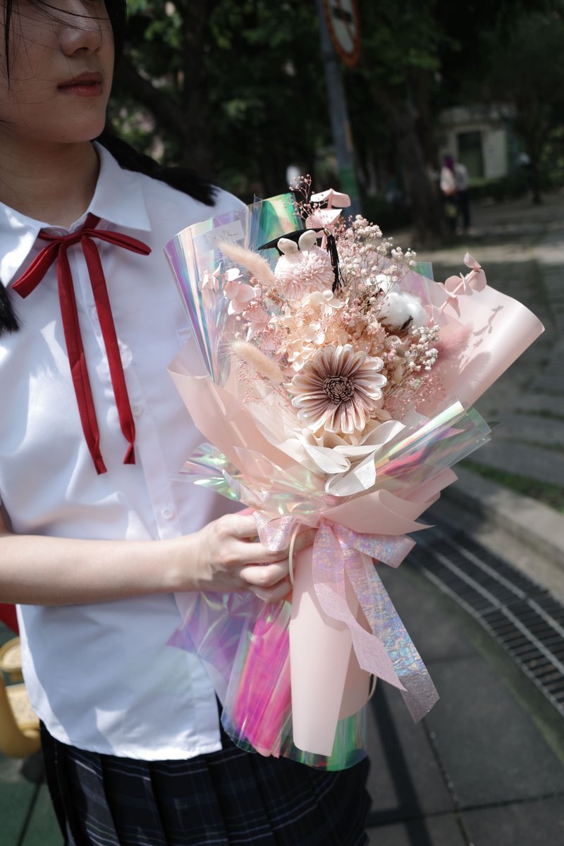 Graduation Bouquet | Medium-sized Bouquet [Charming-Pink] - Graduation Gift/Dried Flowers - ช่อดอกไม้แห้ง - พืช/ดอกไม้ สึชมพู