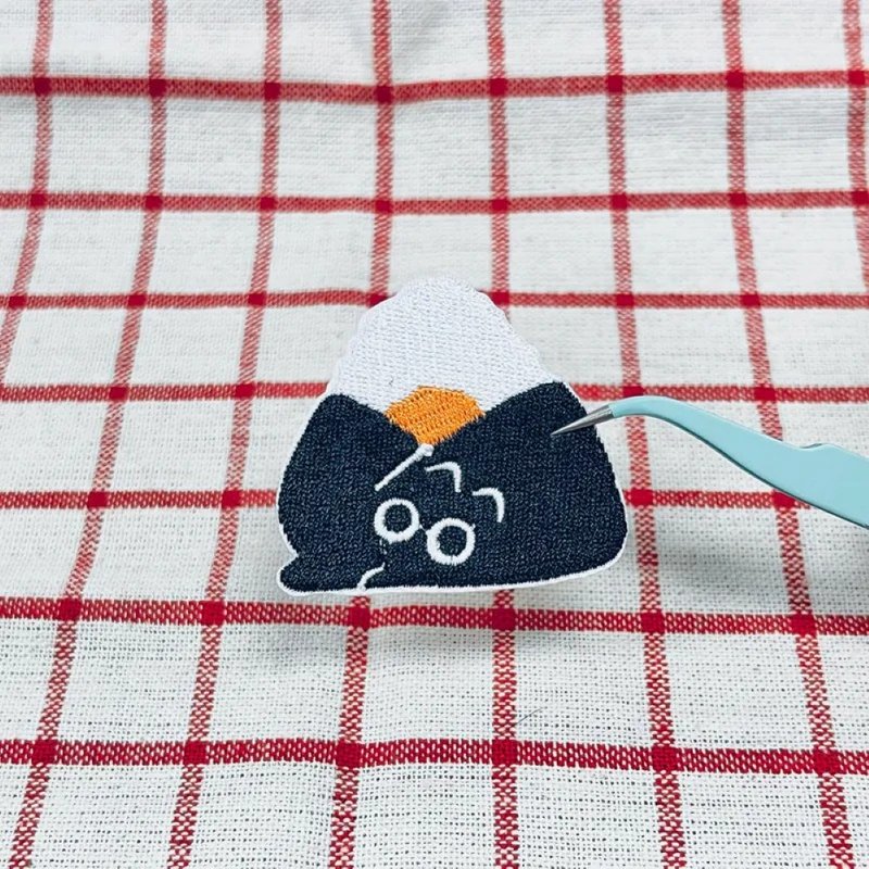 Breakfast cat triangular rice balls - เย็บปัก/ถักทอ/ใยขนแกะ - งานปัก สีดำ