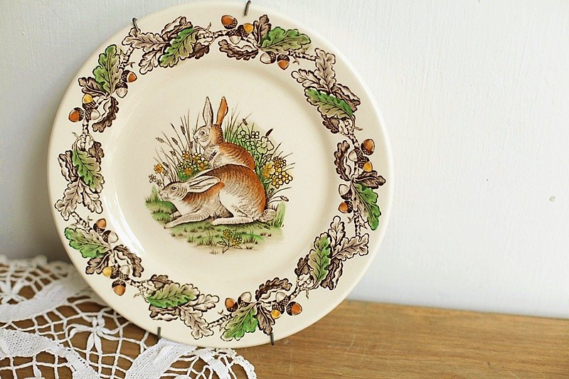 【Good day fetus】 British vintage brand hand-painted rabbit disc hanging plate - Small Plates & Saucers - Porcelain Gold