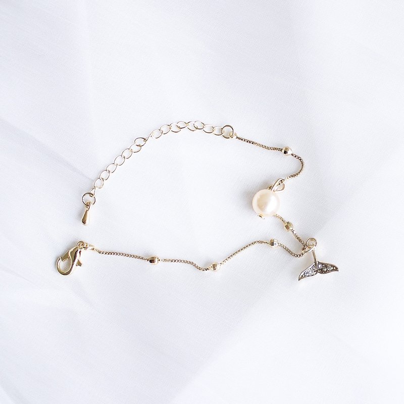 Mermaid Teardrop Bracelet/Gold - สร้อยข้อมือ - ไข่มุก สีทอง