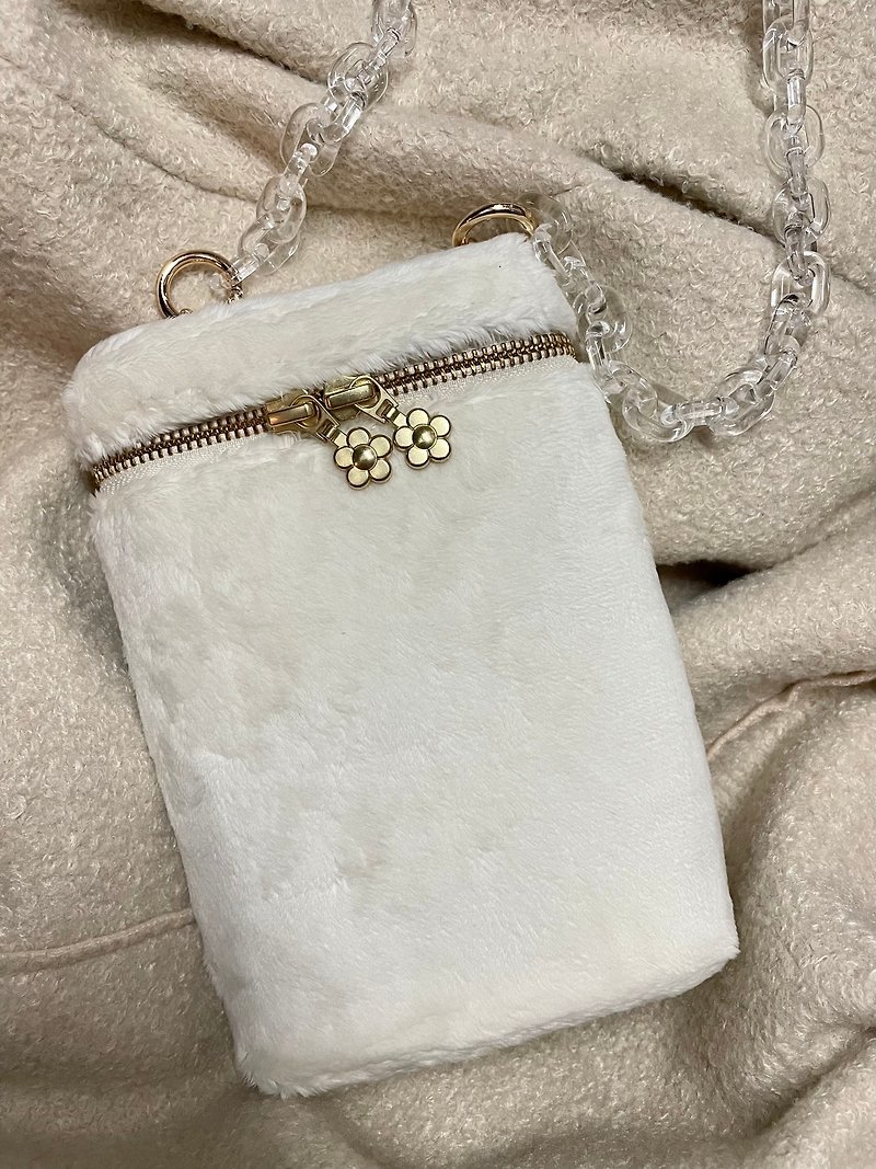 [Autumn and Winter Style] Beige plush zipper mobile phone bag - กระเป๋าแมสเซนเจอร์ - ผ้าฝ้าย/ผ้าลินิน 