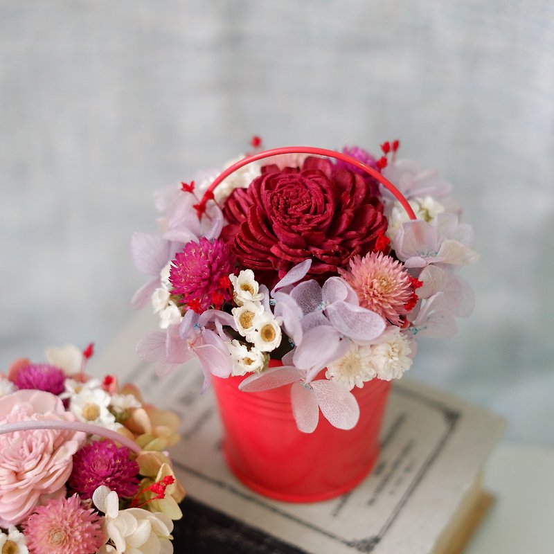 続けること|赤ピンクのドライフラワーの香りの花の花嫁介添人ギフトスポットを広める - ドライフラワー・ブーケ - 寄せ植え・花 レッド