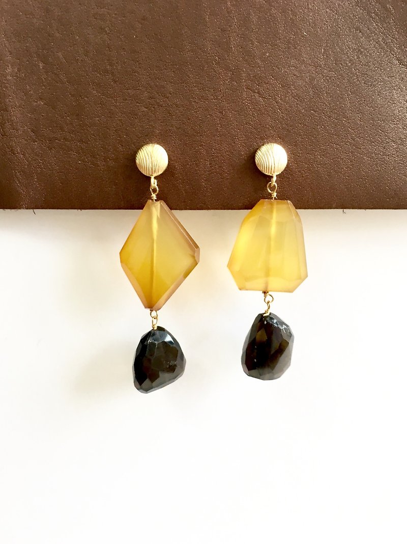 Honey Chalcedony and Smoky Quartz stud-earring - Earrings & Clip-ons - Stone Yellow