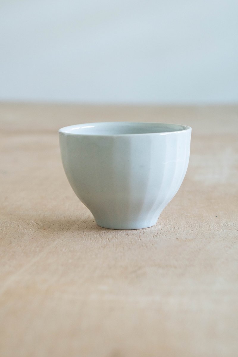 白色刻紋小碗 - 碗 - 瓷 白色