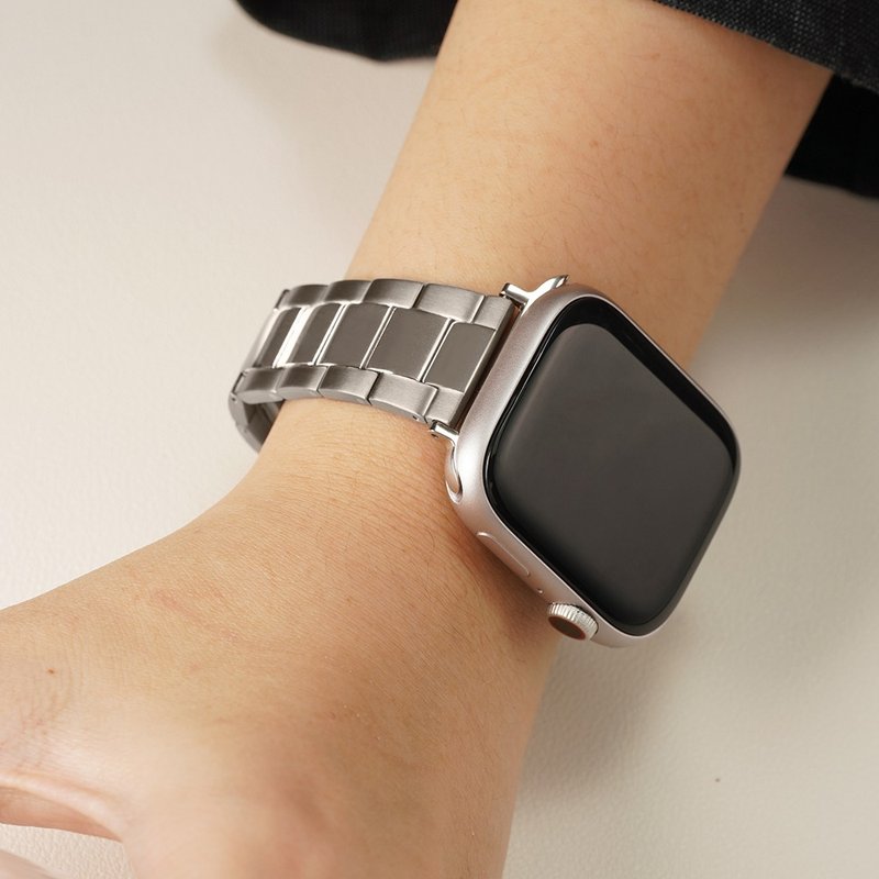 Apple watch - glossy stitched titanium Apple watch band - สายนาฬิกา - วัสดุอื่นๆ 