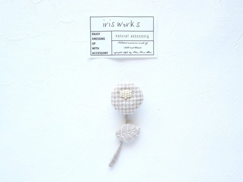 Flower Brooch Mini Gingham Check Beige - Brooches - Cotton & Hemp Khaki