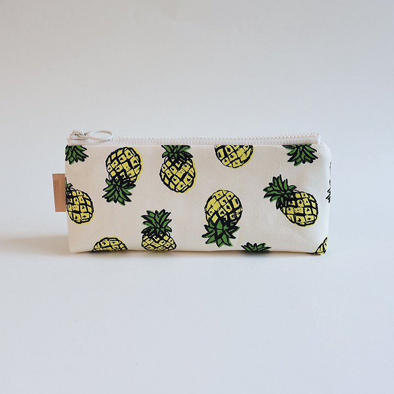 Handmade hand-painted pineapple pattern pencil case - กล่องดินสอ/ถุงดินสอ - ผ้าฝ้าย/ผ้าลินิน หลากหลายสี
