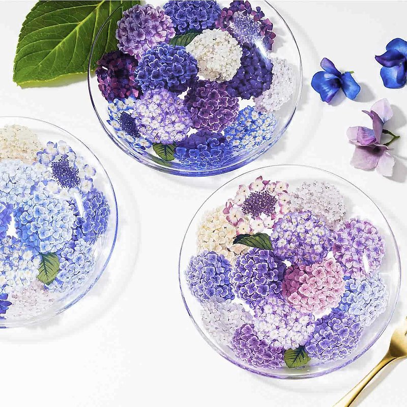 【YOU+MORE!】Hydrangea pattern dessert glass plate - Plates & Trays - Glass 