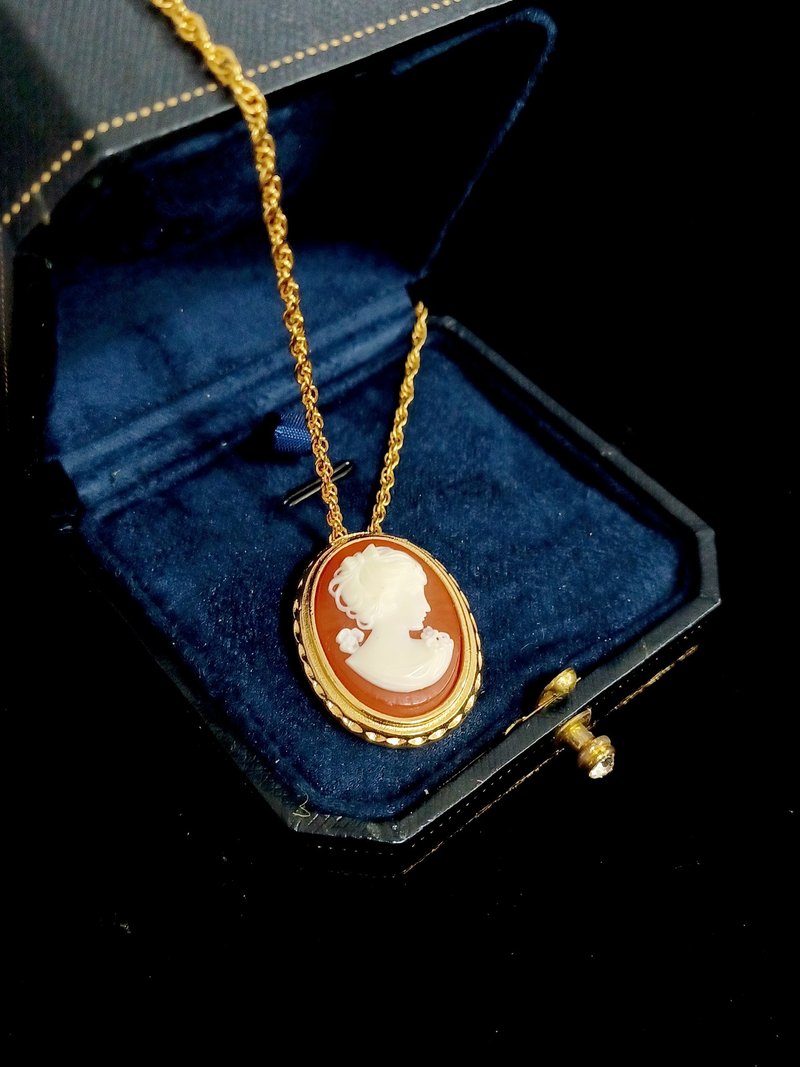 vintage jewelry 古董CAMEO浮雕仕女胸章 項鍊 - 胸針 - 其他金屬 