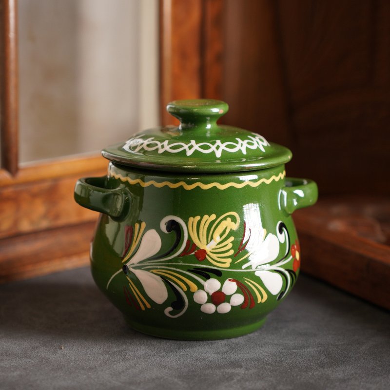 Vintage small handpainted Bohemian earthenware lidded pot - กล่องเก็บของ - ดินเผา สีเขียว