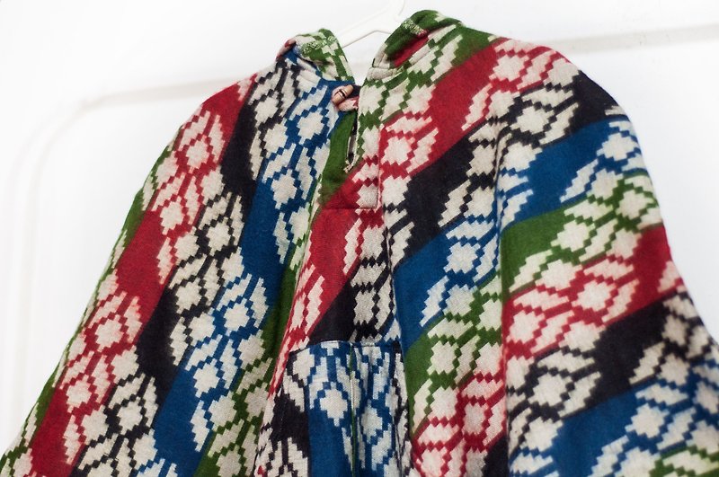 Indian ethnic tassel cloak / Bohemian cloak shawl / wool hooded cloak - geometric color block - ผ้าพันคอถัก - ขนแกะ หลากหลายสี