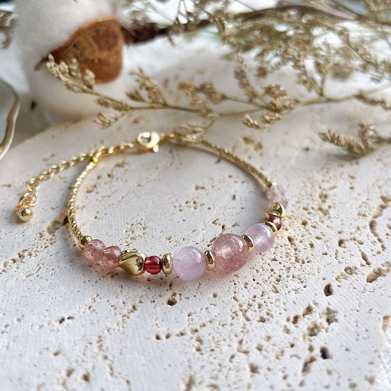 Strawberry crystal // beautiful accessories | extension series natural crystal design - สร้อยข้อมือ - คริสตัล 