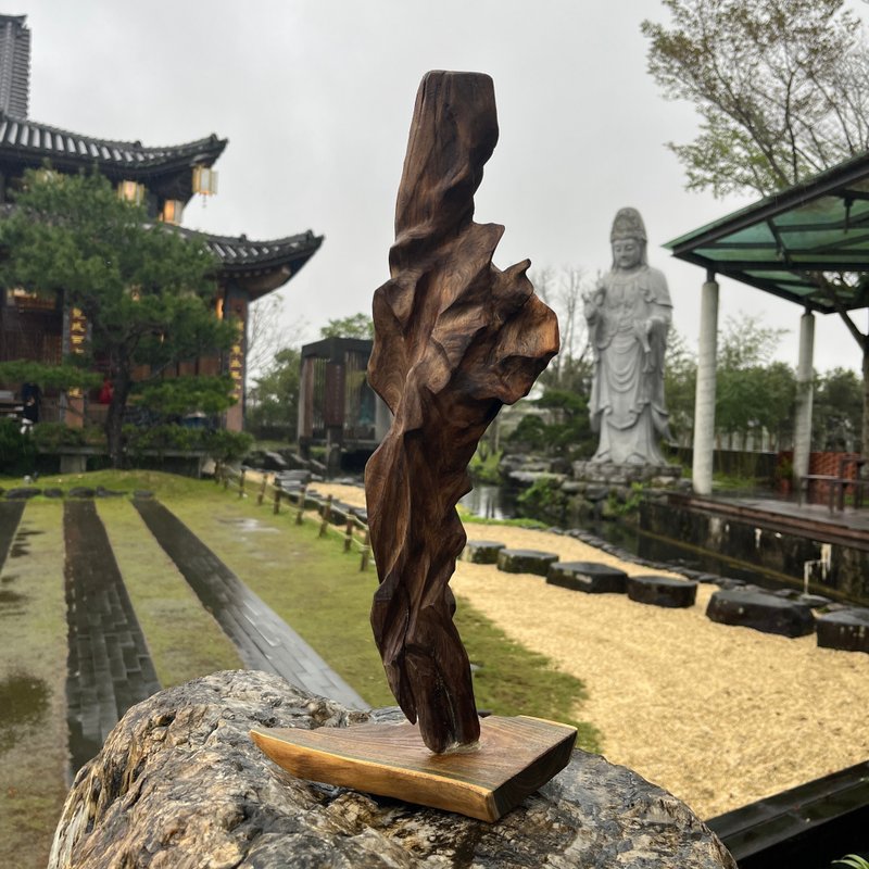 雕刻件　Holy Nurturing　台灣檜木　巴拉圭綠檀底座 - 擺飾/家飾品 - 木頭 橘色