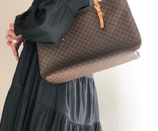 日本直送 名牌中古包 】CELINE セリーヌ マカダム A4 トートバッグ ブラウン vintage ヴィンテージ オールドセリーヌ rthxjm  - ショップ VintageShop solo トートバッグ・ハンドバッグ - Pinkoi