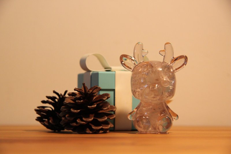 Winter gift box - white crystal elk | crystal glue decoration - ของวางตกแต่ง - คริสตัล สีกากี