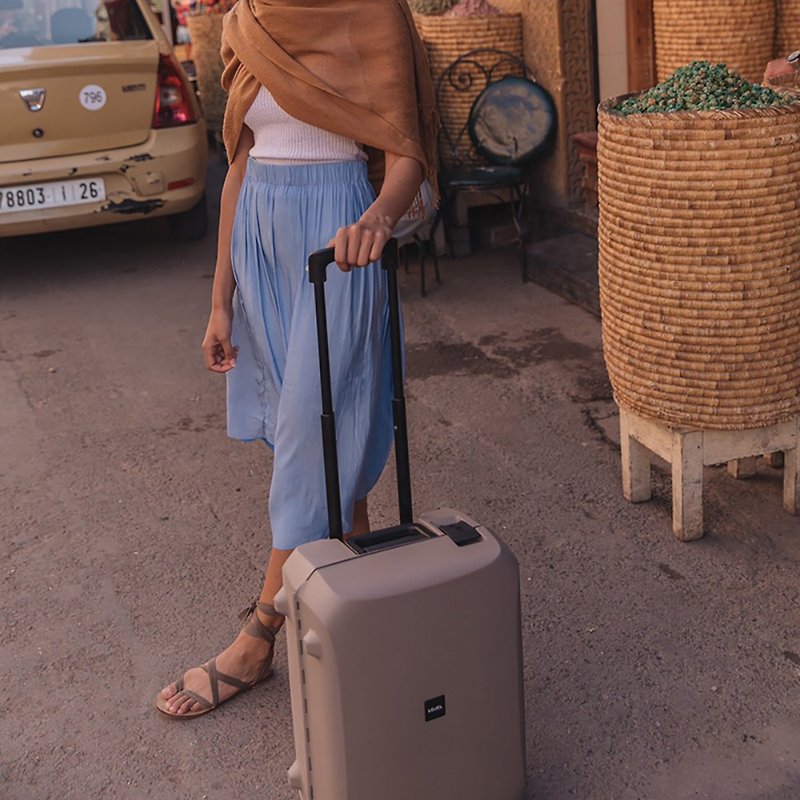 【LOJEL】VOJA 21インチ PPフレーム トロリー スーツケース グレー - スーツケース - プラスチック グレー