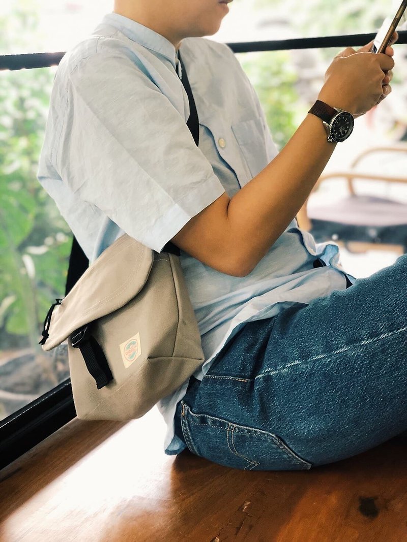 New Light Grey Basic Messenger Canvas Bag / everyday bag / travel /weekend - 側背包/斜孭袋 - 棉．麻 