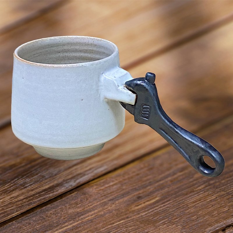 movable wrench coffee cup - แก้ว - ดินเผา ขาว