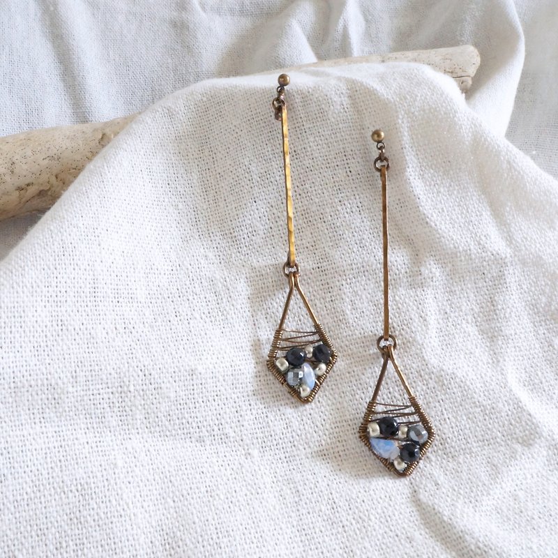 Hand Bronze- Elegant elongated diamond opal earrings gall Stone Black Onyx - Earrings & Clip-ons - Copper & Brass Gray