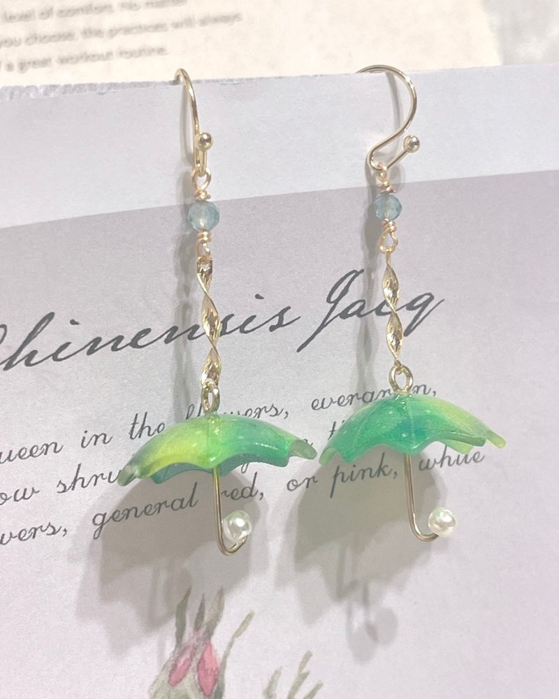 Super cute colorful green umbrella-shaped earrings with aquamarine cut-angle crystal/14K color-preserving crystal earrings - Earrings & Clip-ons - Other Metals 