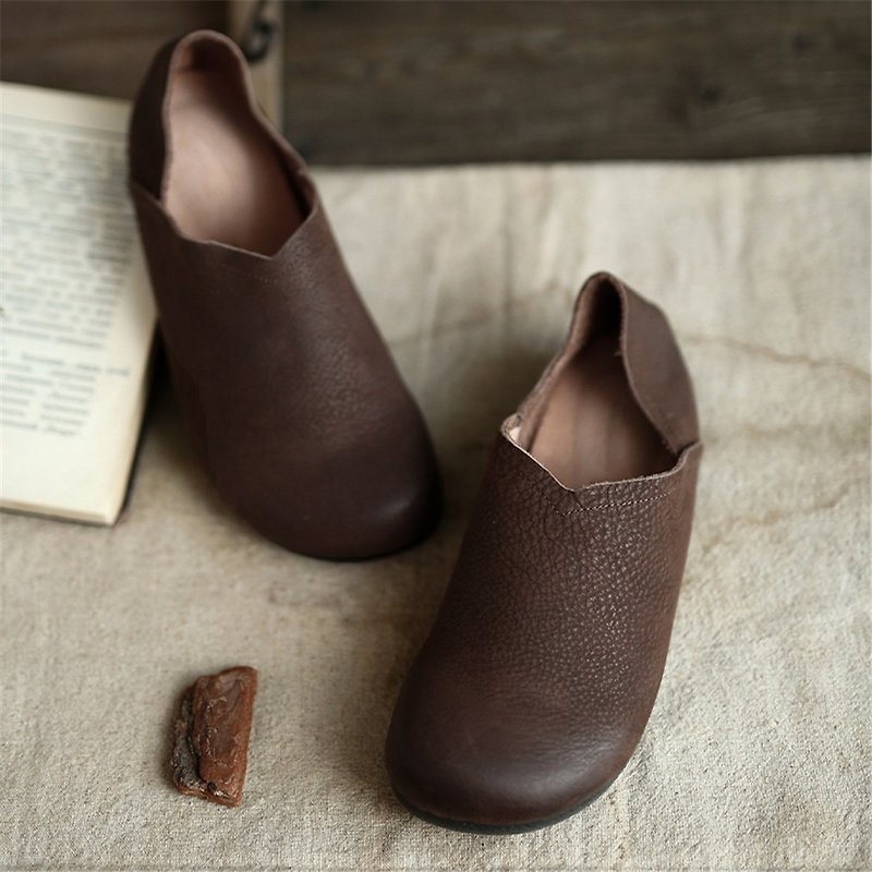 Handmade leather literary retro Sen women's shoes simple and versatile one pedal soft lazy shoes - รองเท้าหนังผู้หญิง - หนังแท้ สีนำ้ตาล