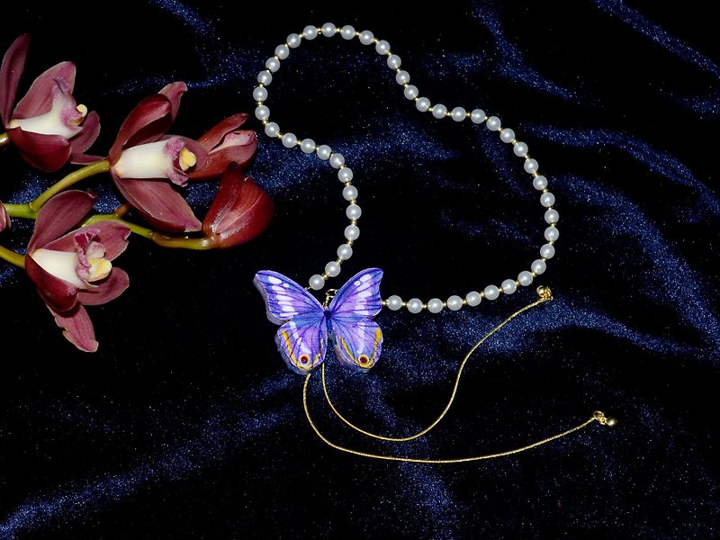 蝴蝶吻系列 紫色帝王蝶 蝴蝶造型珍珠項鏈 獨立設計 手繪木製 - 項鍊 - 銅/黃銅 紫色