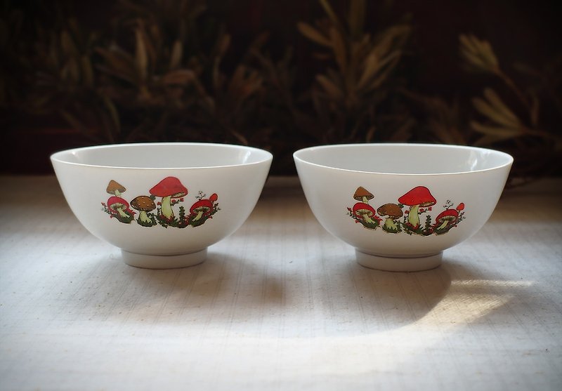 早期餐碗-紅色香菇 (餐具/舊貨/老物/可愛/陶瓷) - 碗 - 瓷 紅色