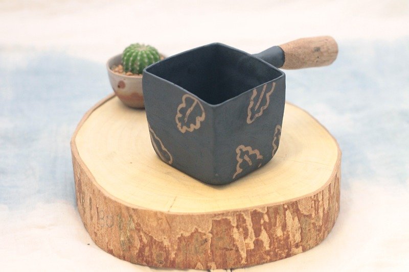 3.2.6. studio: Handmade ceramic coffee cup with wooden handle. - 花瓶/花器 - 陶 黑色