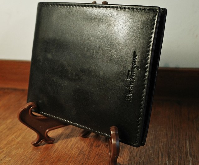 サルヴァトーレ フェラガモ ブラック レザー 二つ折り財布 ショート