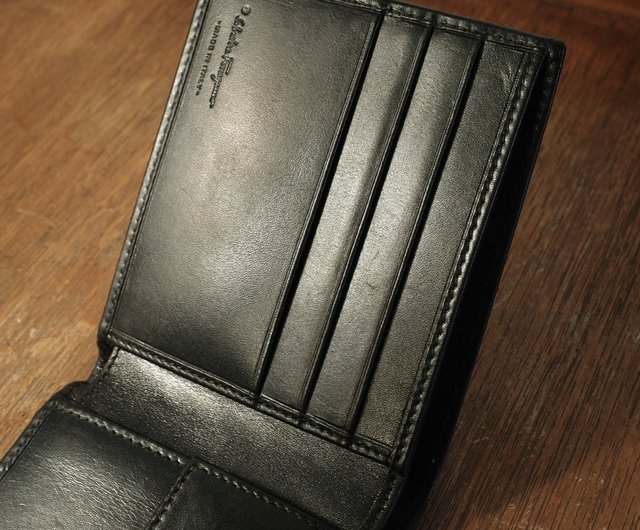 サルヴァトーレ フェラガモ ブラック レザー 二つ折り財布 ショート