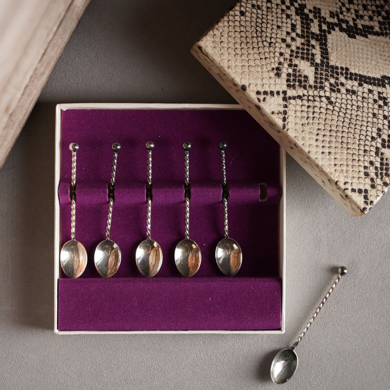 Set of six small twirl handle silverplated teaspoons - ช้อนส้อม - โลหะ สีเงิน