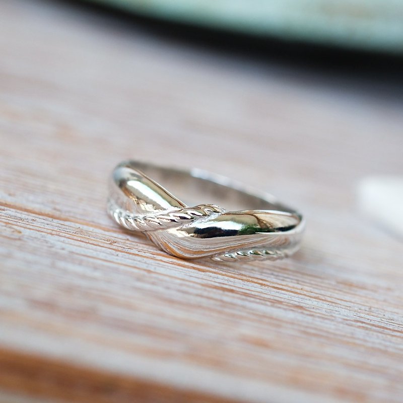 極簡麻花繩索V型戒指尾戒 925純銀飾 可訂製戒圍 基本款日常配戴 - 戒指 - 純銀 銀色