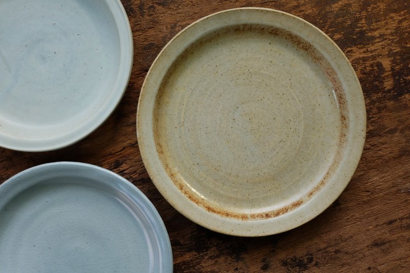 Wheat color handmade pottery plate - Plates & Trays - Pottery Khaki