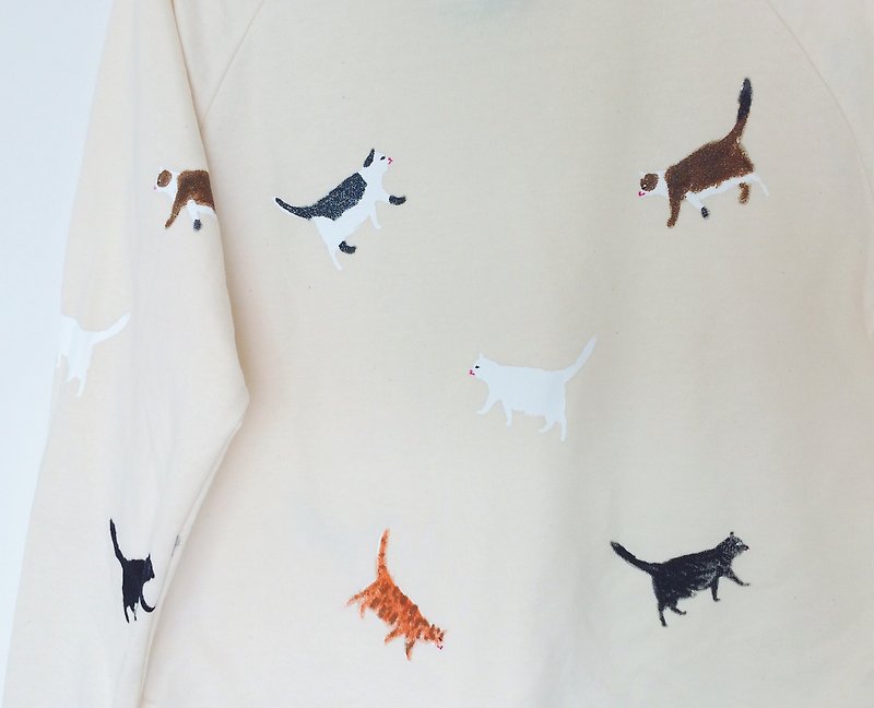 cat walk long sleeve crop top-calico - เสื้อยืดผู้หญิง - ผ้าฝ้าย/ผ้าลินิน ขาว