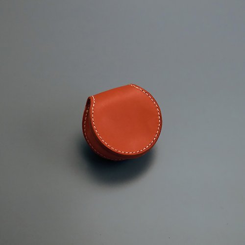The Lederer 馬蹄鈕扣零錢包。手縫皮革材料包。BSP112