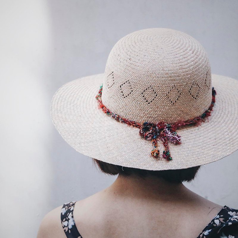 藺草編織 尼泊爾紗麗線寬簷女帽 2款 - 帽子 - 植物．花 