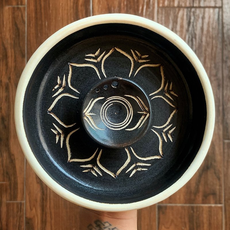 チャクラ瞑想セラミックプレート (ブラック) - 第三の目のチャクラ - 置物 - 陶器 ブラック
