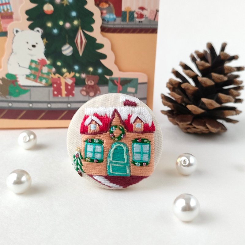 Christmas Illuminated House Embroidery Brooch - Brooches - Cotton & Hemp Brown