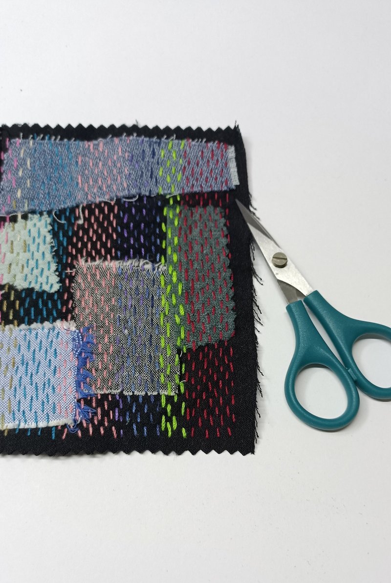 Hand-sewn boro patch made from recycled black denim. - 編織/刺繡/羊毛氈/縫紉 - 棉．麻 