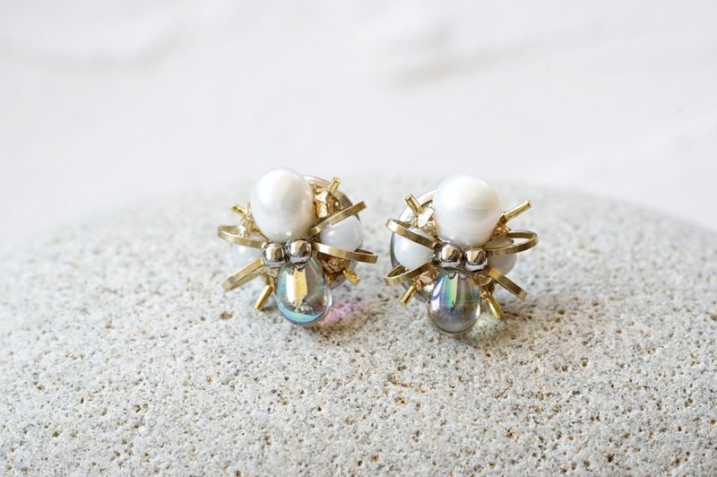 Duke - Natural Pearl Colored Glass Earrings - ต่างหู - ไข่มุก ขาว