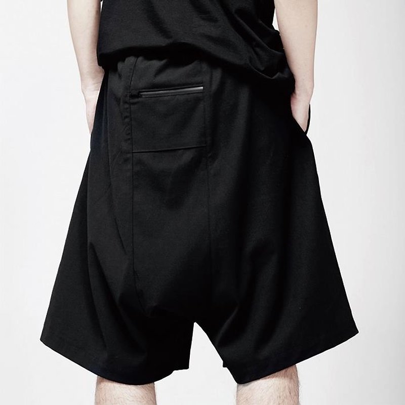 TRAN - Rear zip shorts - Men's Pants - Cotton & Hemp Black