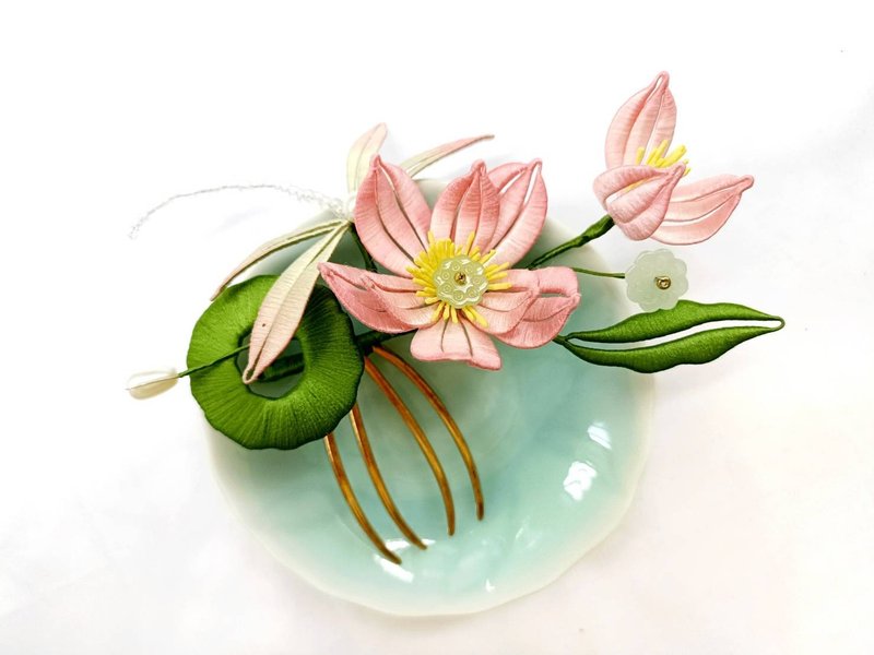 Elegant Pink Lotus Silk Flower Hairpin Handmade Head Unique Accessories - เครื่องประดับผม - งานปัก สึชมพู