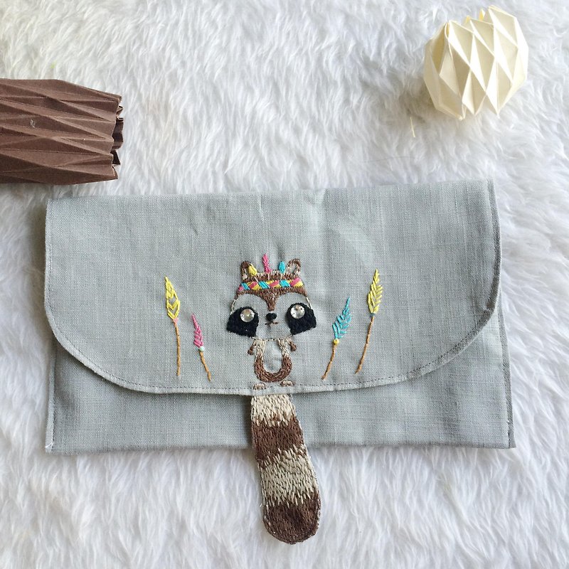 A little raccoon (embroidery) - Clutch Bags - Cotton & Hemp Gray