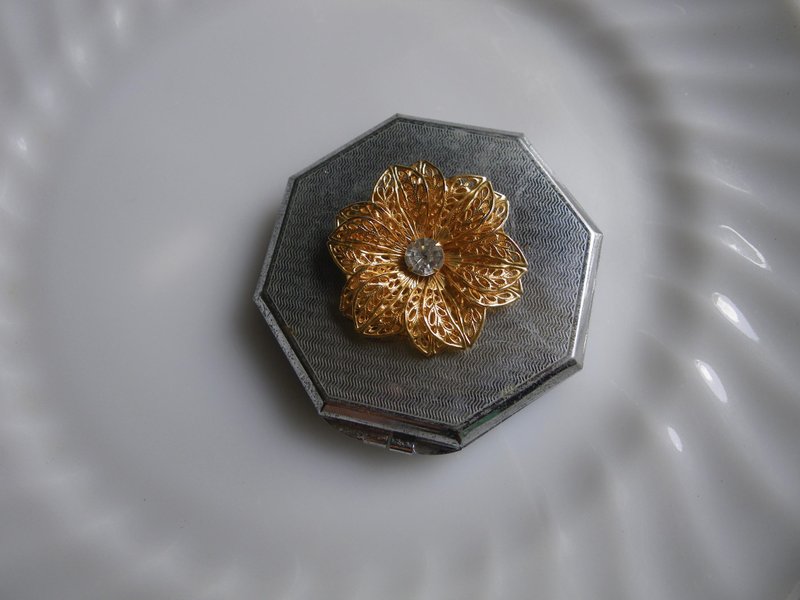 【老時光 OLD-TIME】早期日本製隨身鏡盒 - 擺飾/家飾品 - 其他材質 多色