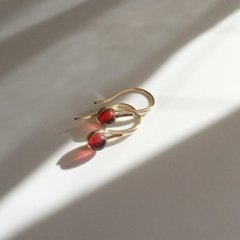 January Birthstone Red Garnet Teardrop Earring - ต่างหู - เครื่องเพชรพลอย สีแดง