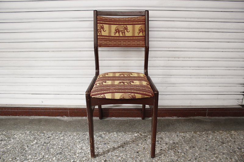 Retrofit elephant cloth dining chair no.51022122509 - เฟอร์นิเจอร์อื่น ๆ - ไม้ สีนำ้ตาล