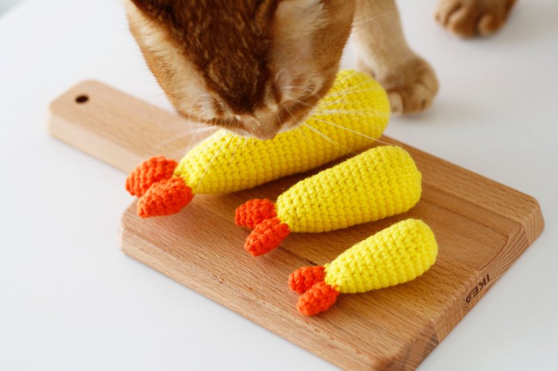 Fried Shrimp Crochet Catnip Toy - ของเล่นสัตว์ - วัสดุอื่นๆ สีเหลือง